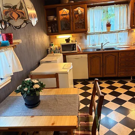 Entire 1st Floor Of An Older Two-unit House * フレドリクスタ