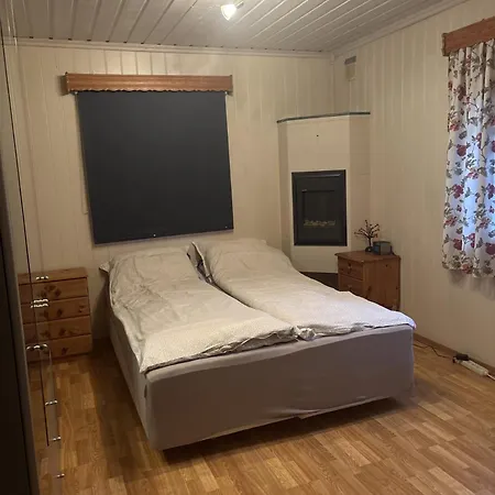 Entire 1st Floor Of An Older Two-unit House アパート